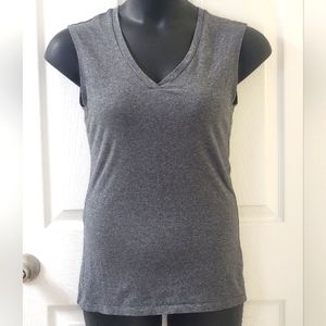 GAP Favorite Stretch Grey Sleeveless V-Neck Shirt Size L